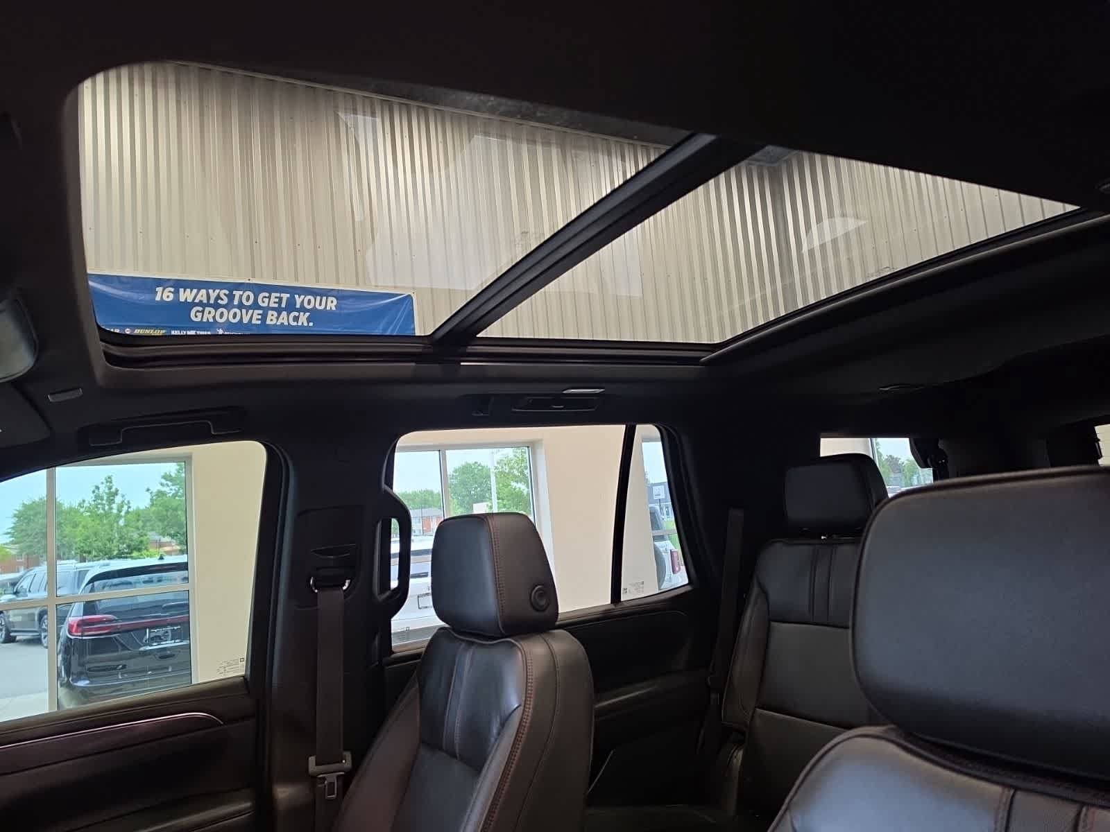Used 2022 Chevrolet Tahoe RST w/ Luxury Package AWD/4WD image 15