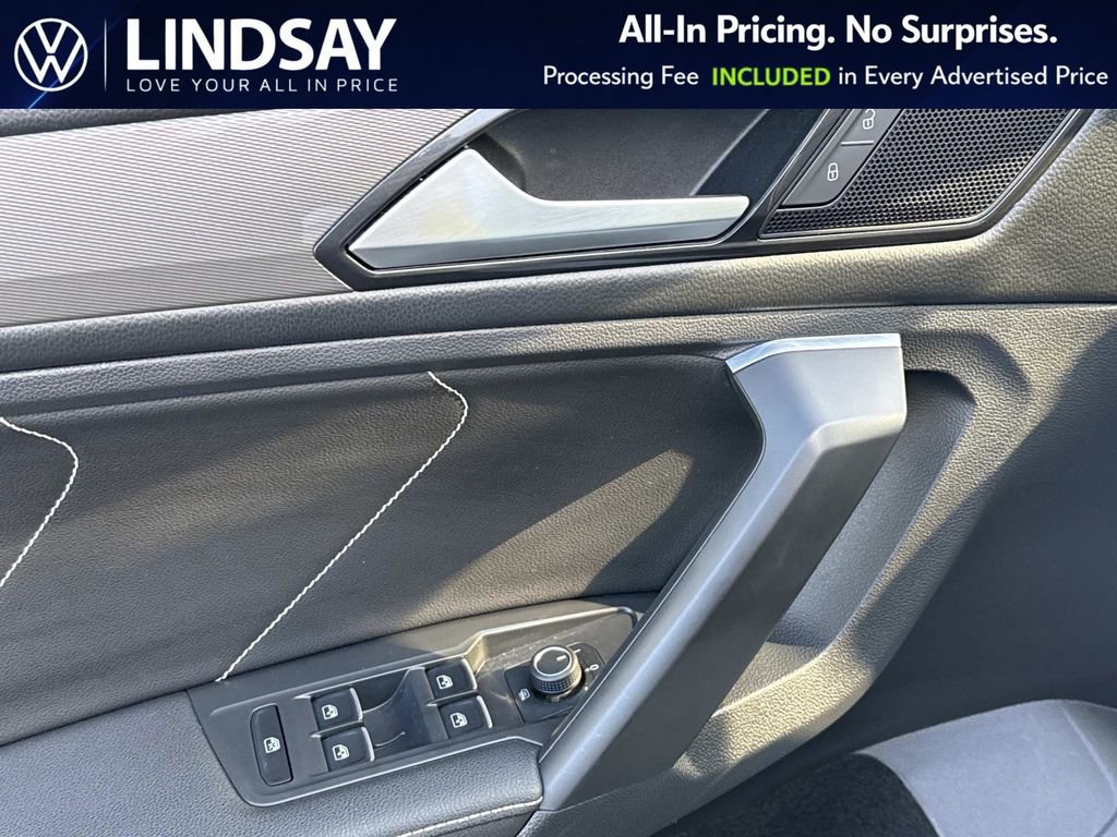 Used 2023 Volkswagen Tiguan SE w/ Panoramic Sunroof Package FWD image 18