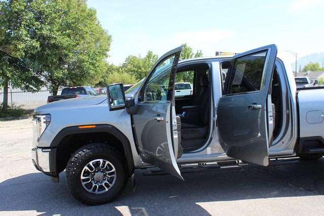 Used 2025 GMC Sierra 3500 SLT w/ SLT Convenience Package image 10