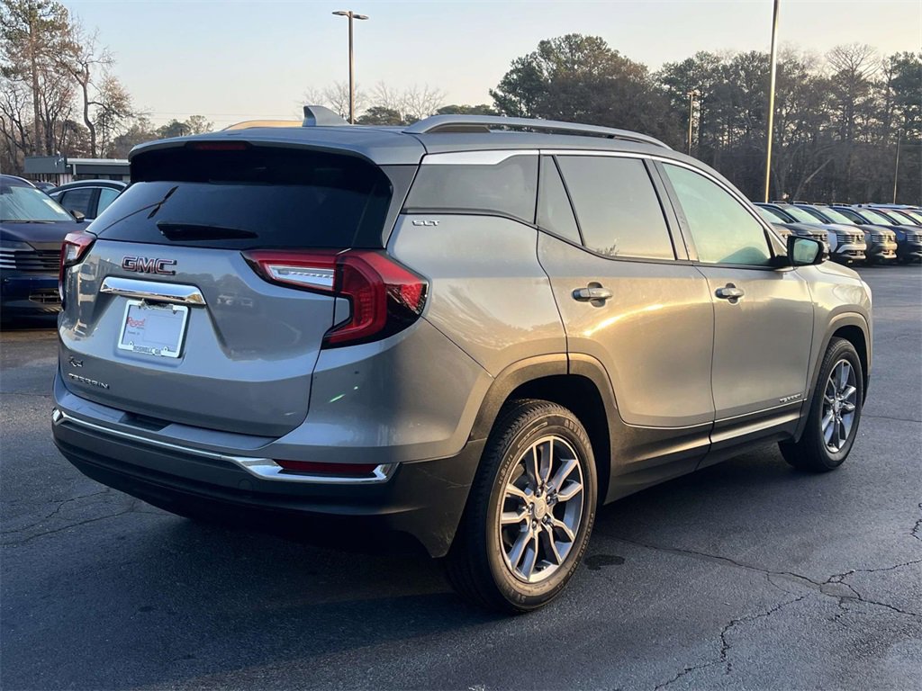 Used 2024 GMC Terrain SLT image 4