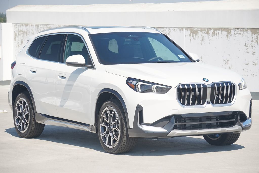 Used 2025 BMW X1 xDrive28i w/ Technology Package image 3
