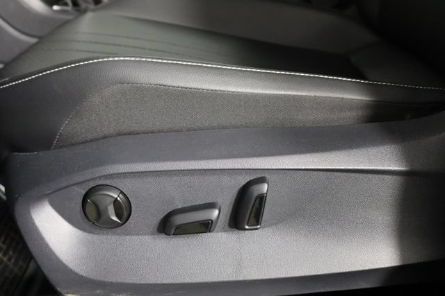 Used 2023 Volkswagen Tiguan SE FWD image 24