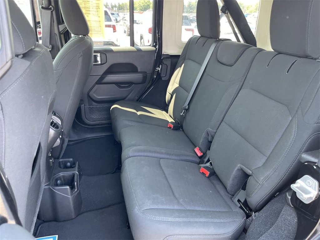 Used 2022 Jeep Wrangler Unlimited Sahara image 22