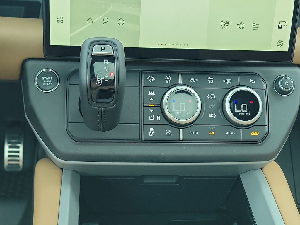 New 2026 Land Rover Defender 90 V8 AWD/4WD image 17
