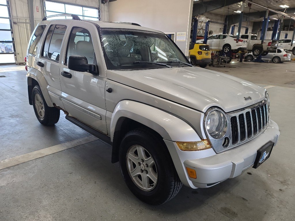 Used 2005 Jeep Liberty Limited image 3