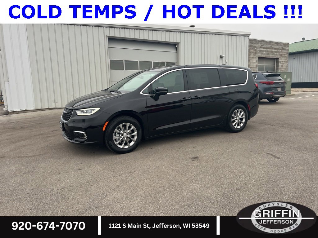 New 2026 Chrysler Pacifica Limited w/ Trailer Tow Group