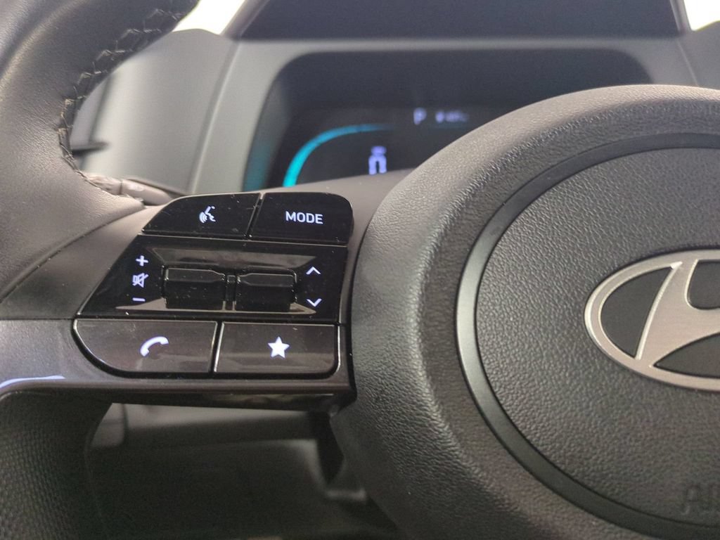 Used 2025 Hyundai Elantra Sport FWD image 29