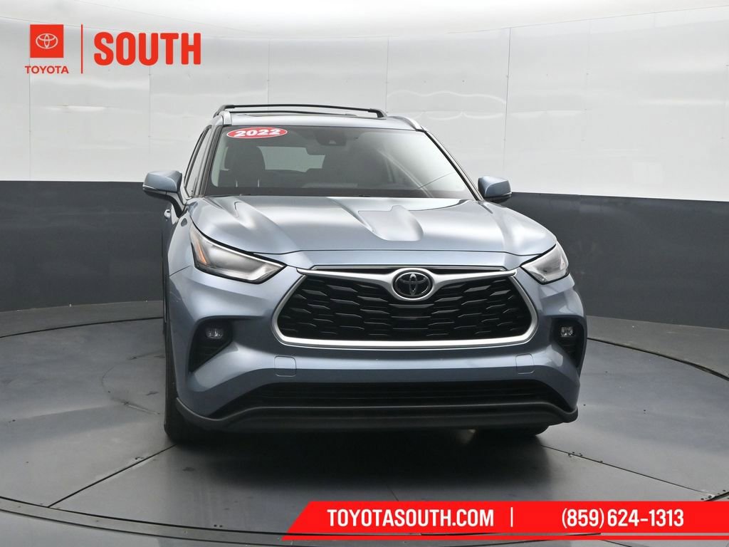 Used 2022 Toyota Highlander XLE AWD/4WD image 5