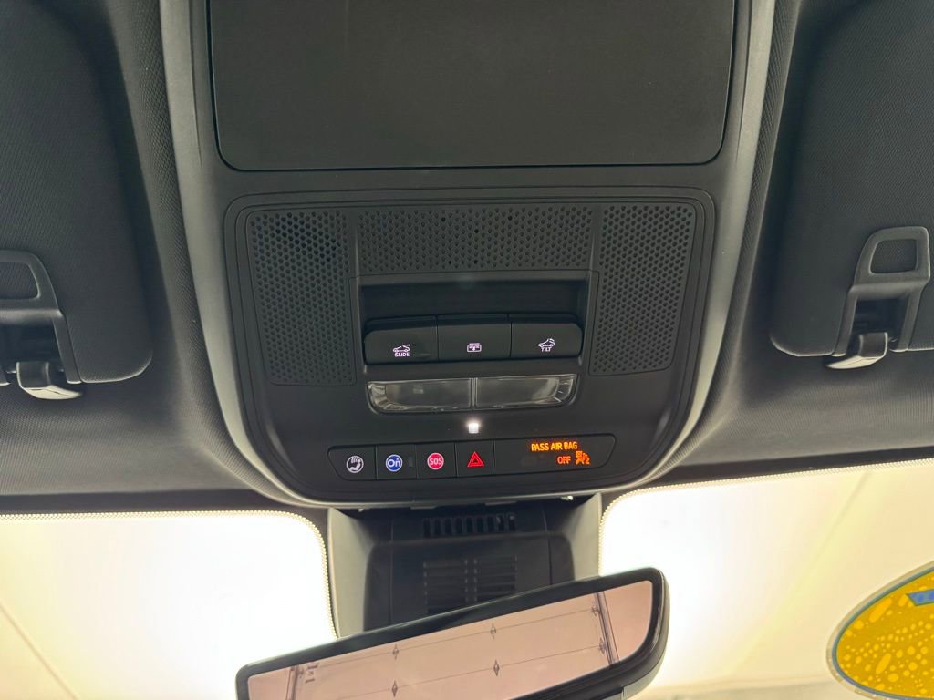 Used 2025 Chevrolet Equinox ACTIV w/ Safety and Technology Package image 34