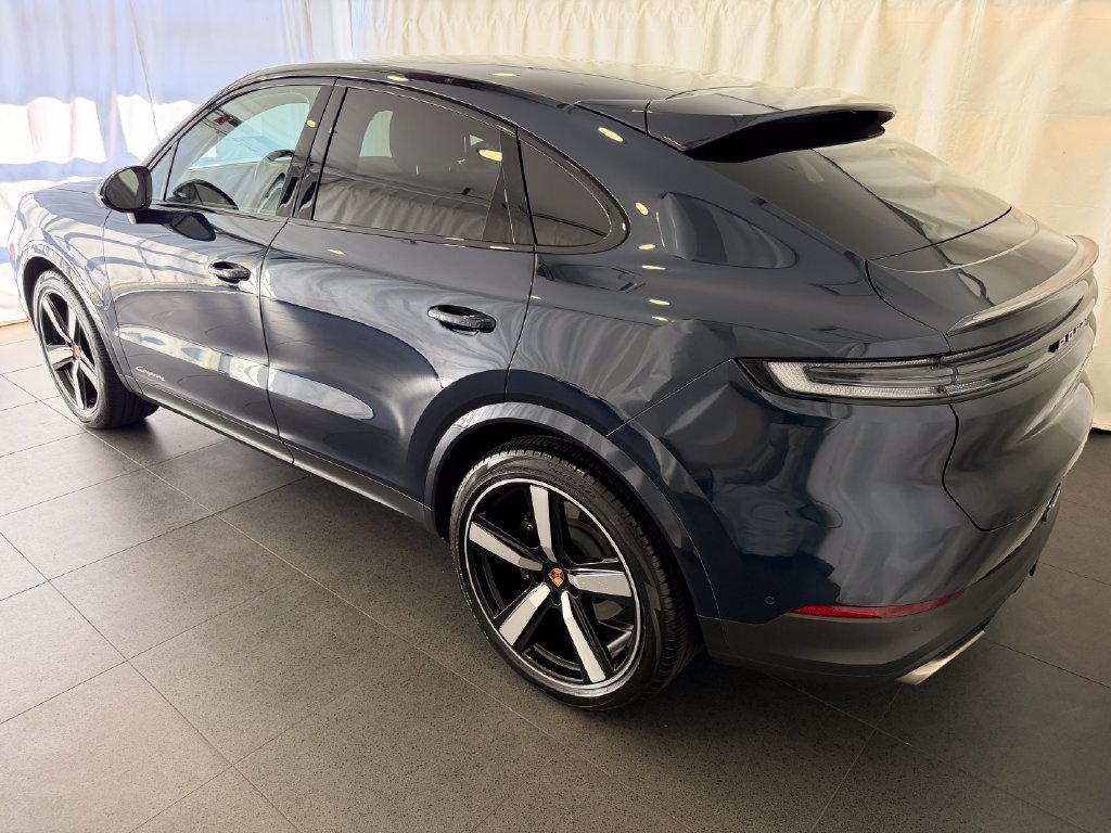 Certified 2026 Porsche Cayenne Coupe AWD/4WD image 3