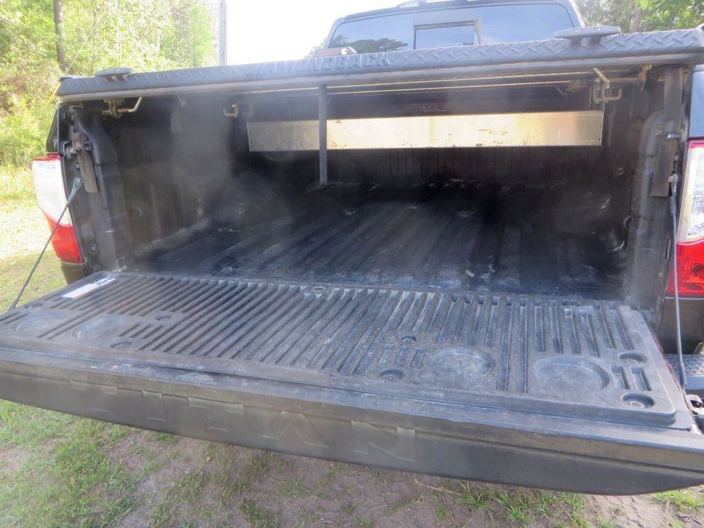 Used 2023 Nissan Titan SV w/ SV Convenience Package AWD/4WD image 10