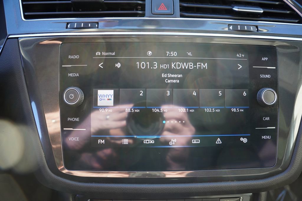 Used 2021 Volkswagen Tiguan SE w/ Panoramic Sunroof Package image 25