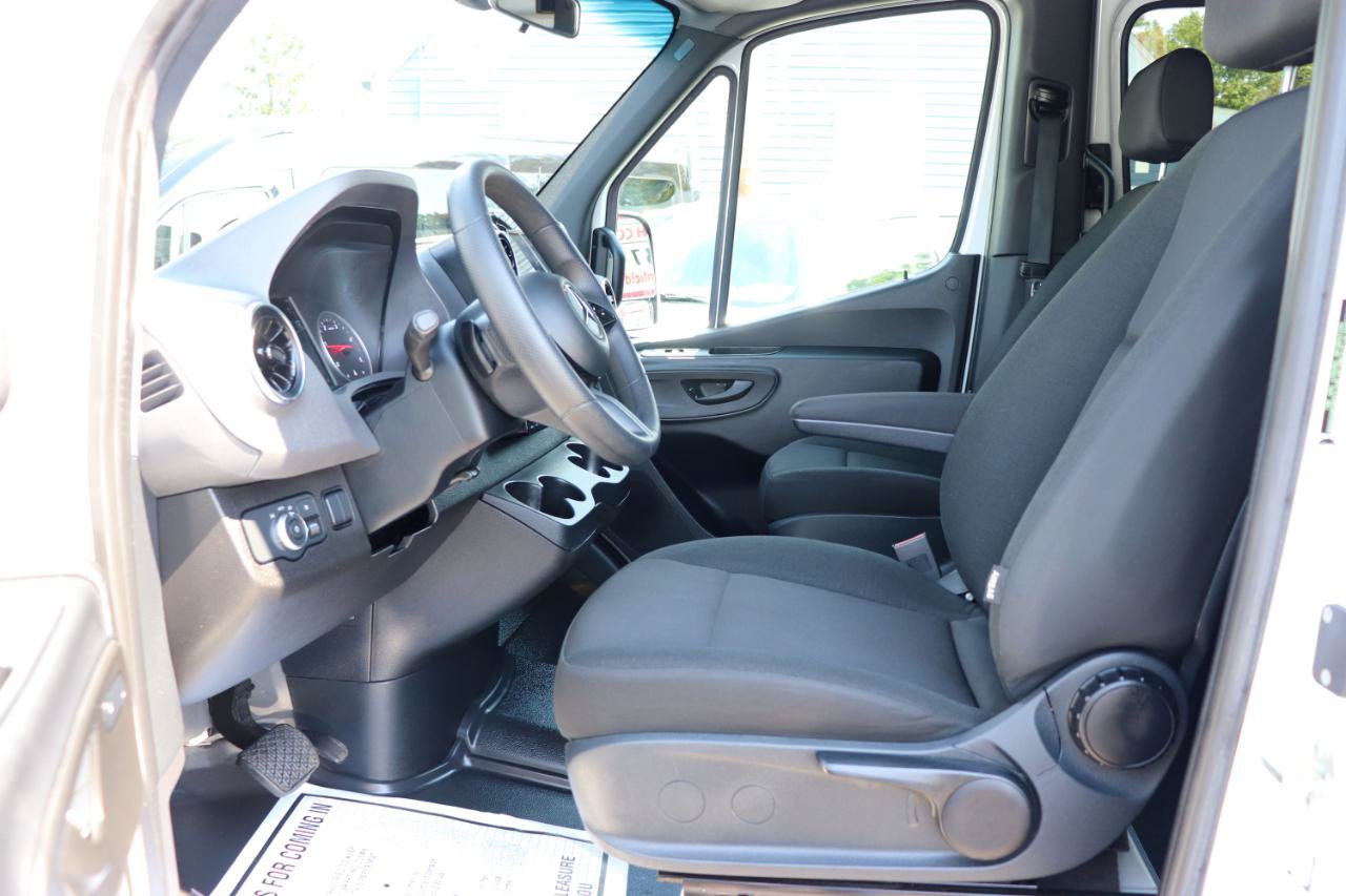 Used 2025 Mercedes-Benz Sprinter 2500 image 11