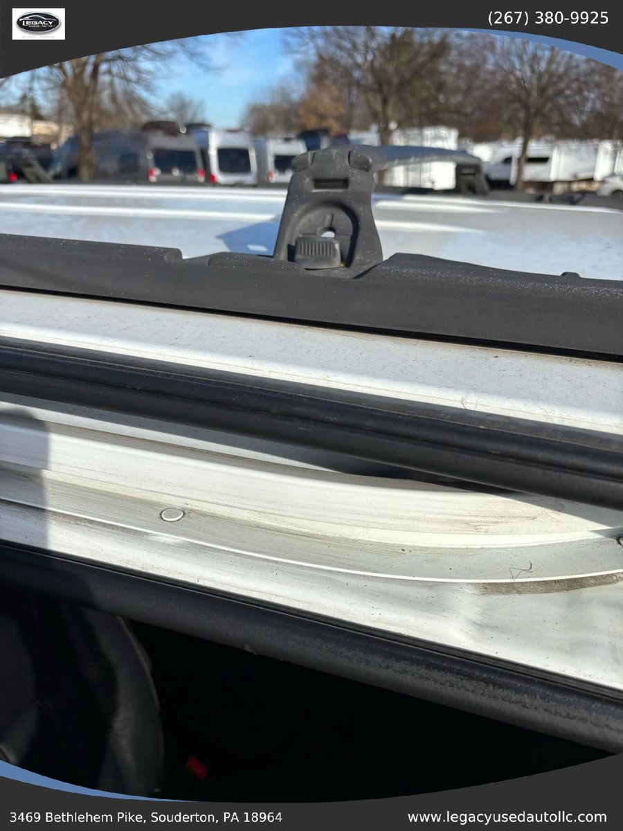 Used 2016 Chrysler Town & Country Touring FWD image 62