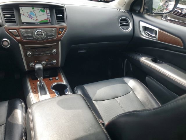 Used 2020 Nissan Pathfinder Platinum FWD image 16