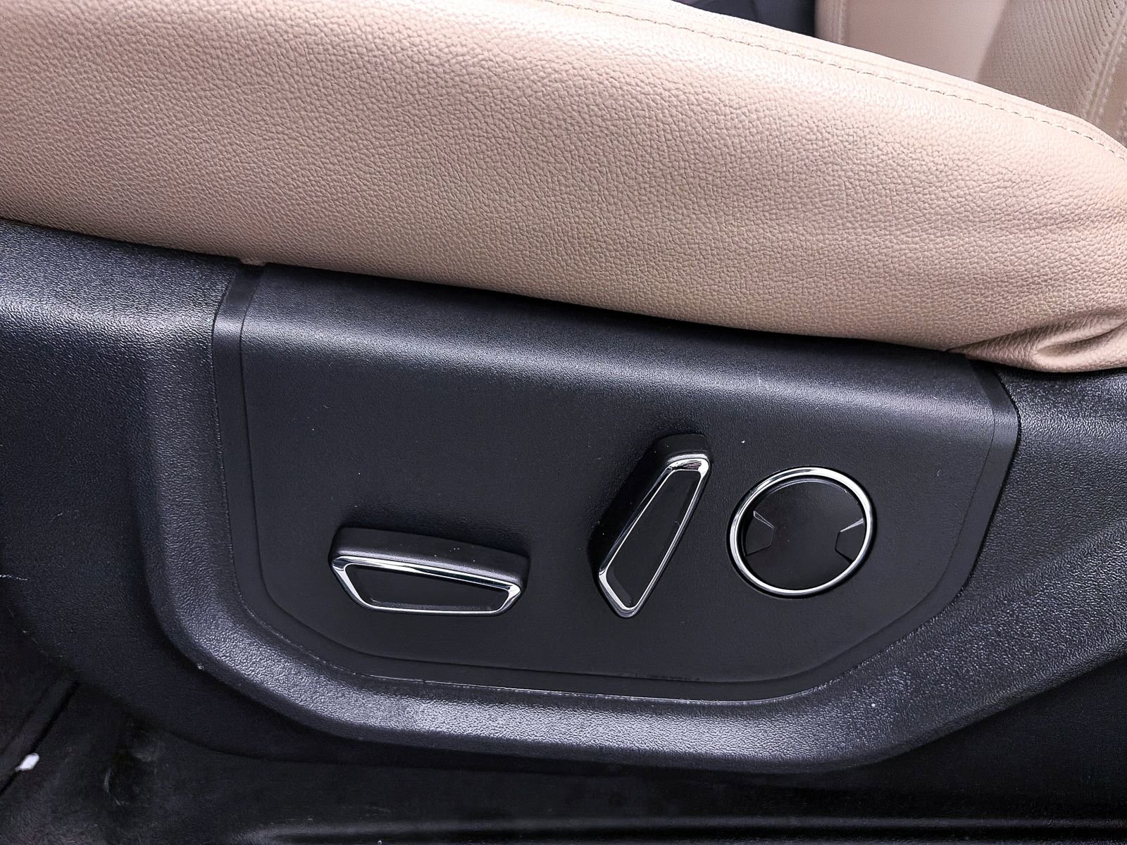 Used 2024 Ford Expedition Max Limited image 21