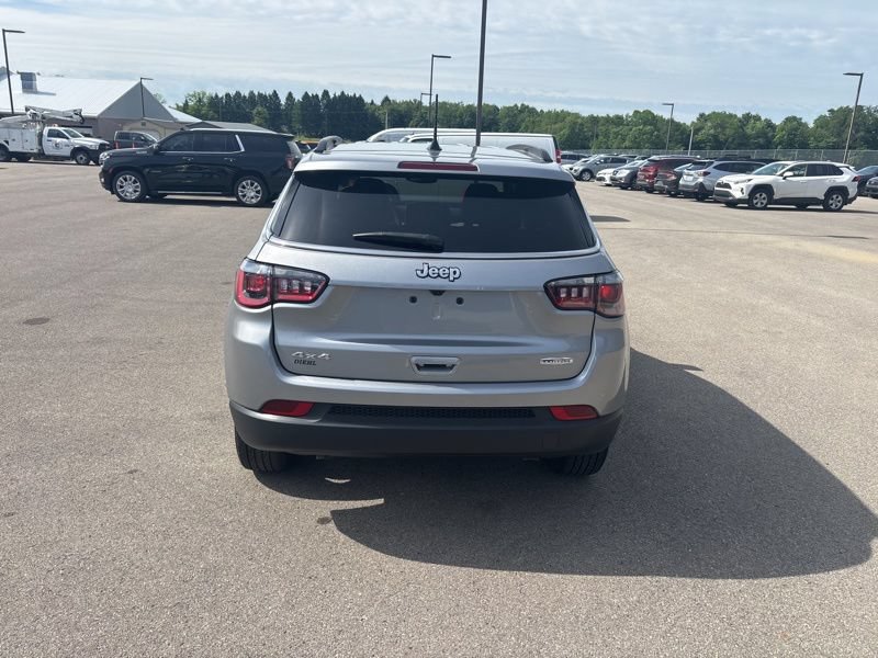 Used 2023 Jeep Compass Latitude AWD/4WD image 4