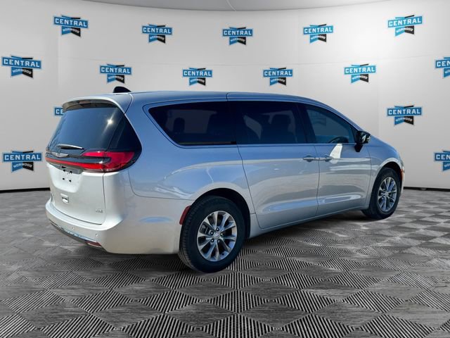 New 2026 Chrysler Pacifica Select image 5