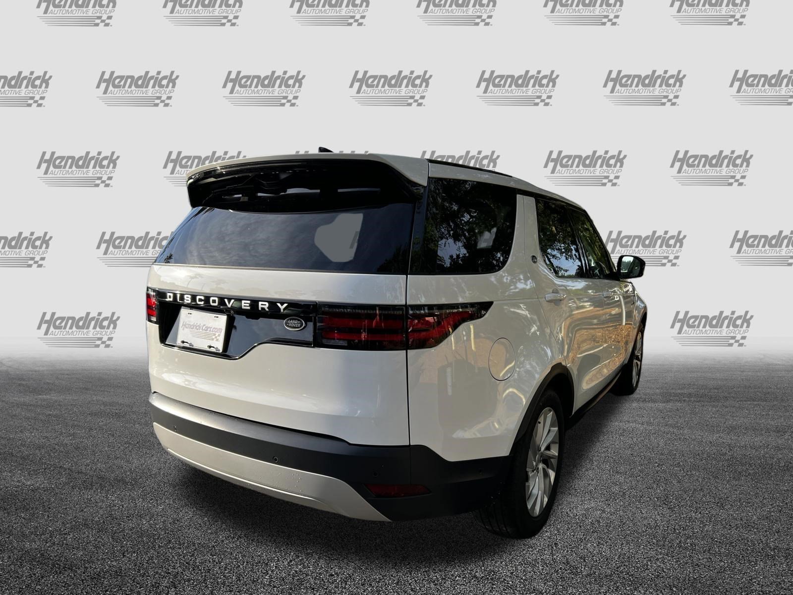 Used 2023 Land Rover Discovery S image 9