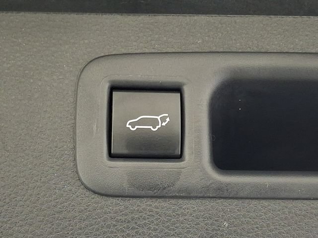 Used 2023 Toyota Highlander XLE FWD image 35