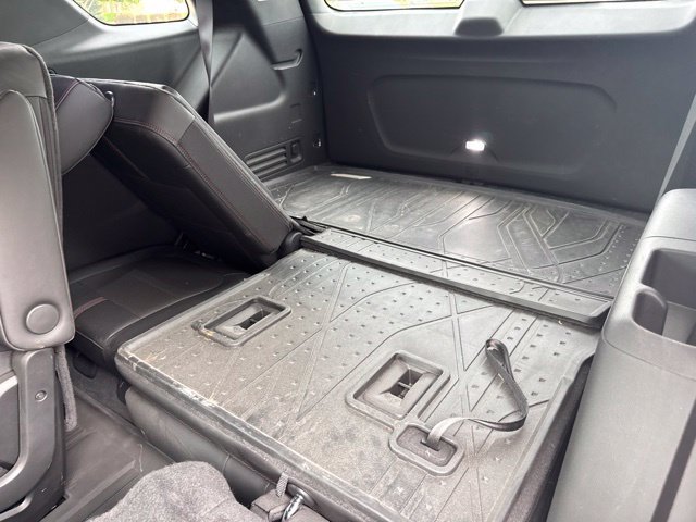 Used 2023 Chevrolet Traverse RS FWD image 17