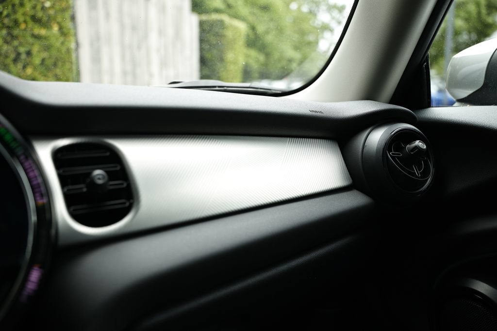 Used 2024 MINI Cooper 2-Door Hardtop FWD image 40