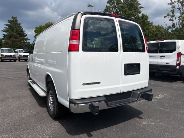 Used 2025 Chevrolet Express 2500 w/ Driver Convenience Package RWD image 3