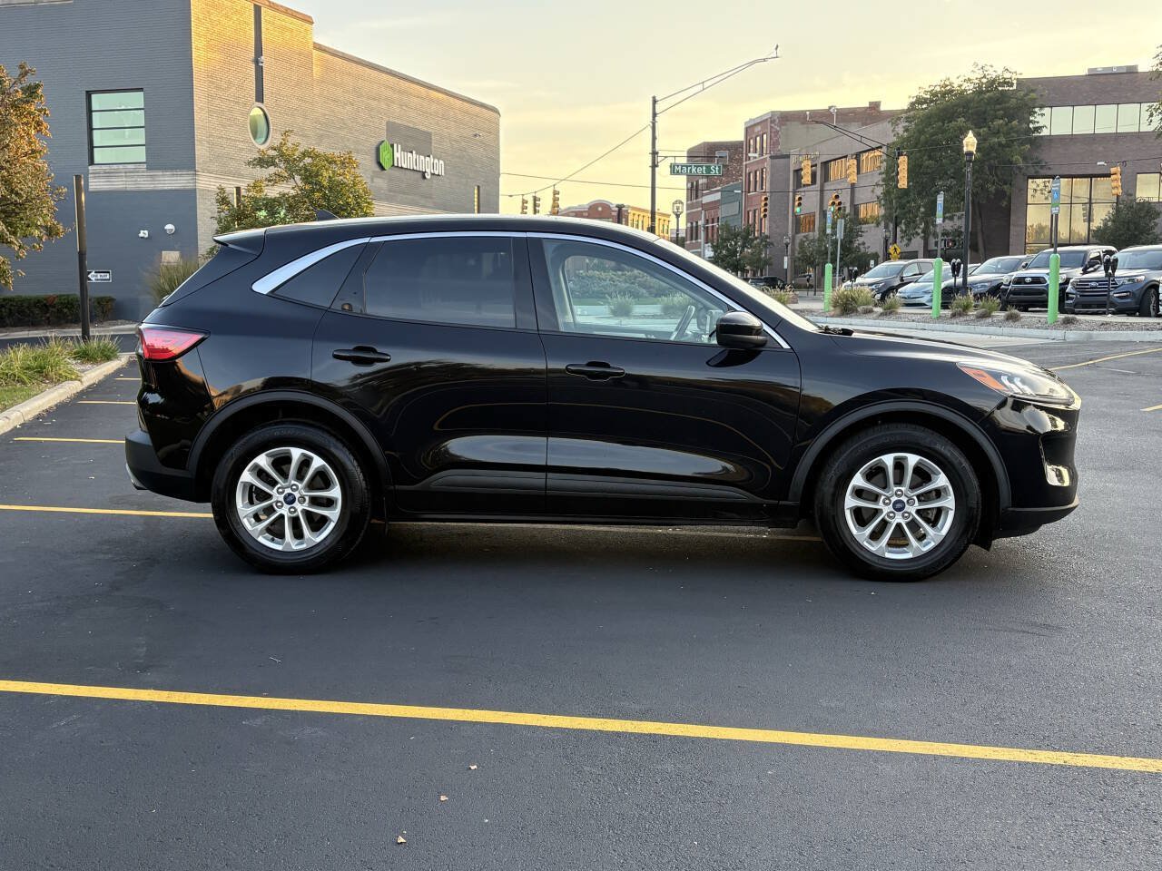Used 2020 Ford Escape SE FWD image 33