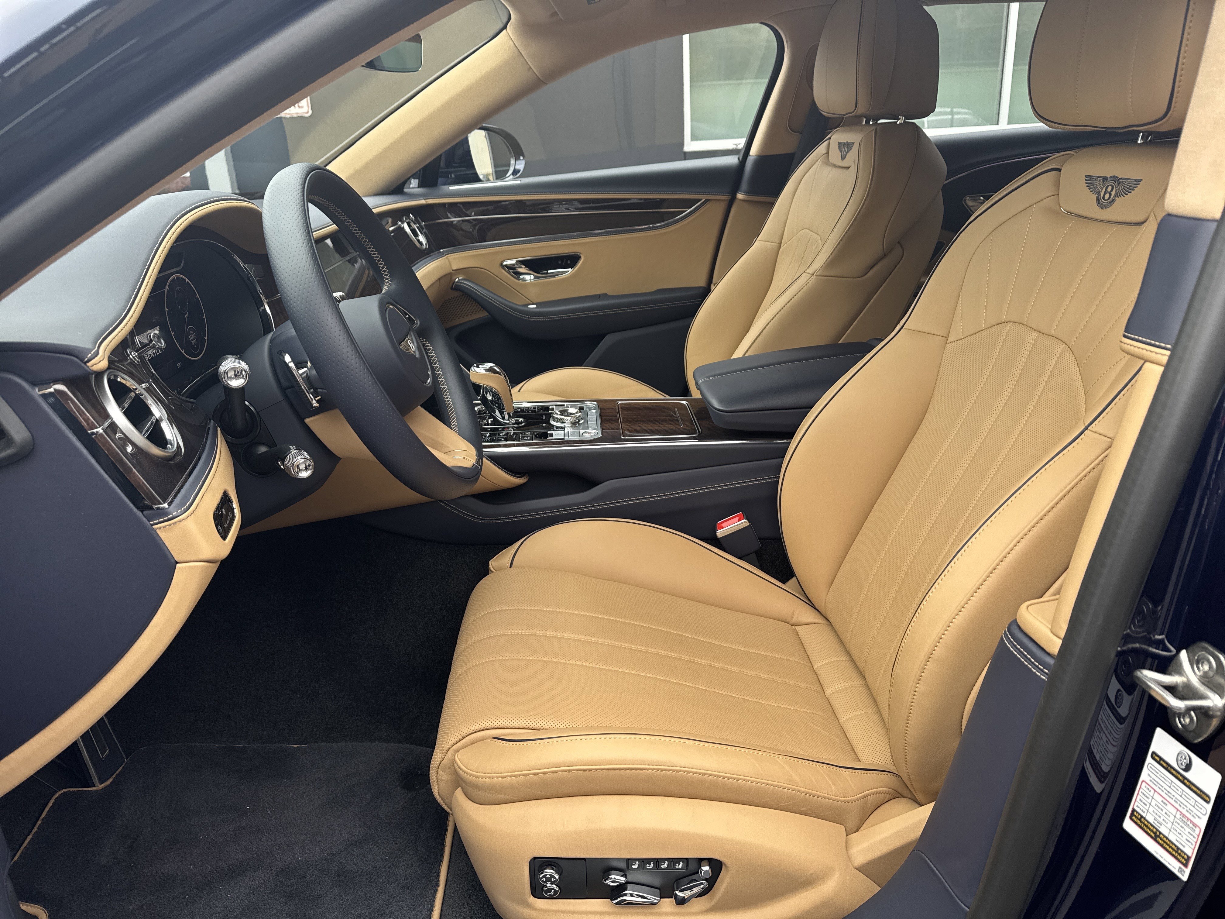 Used 2024 Bentley Flying Spur V8 image 16