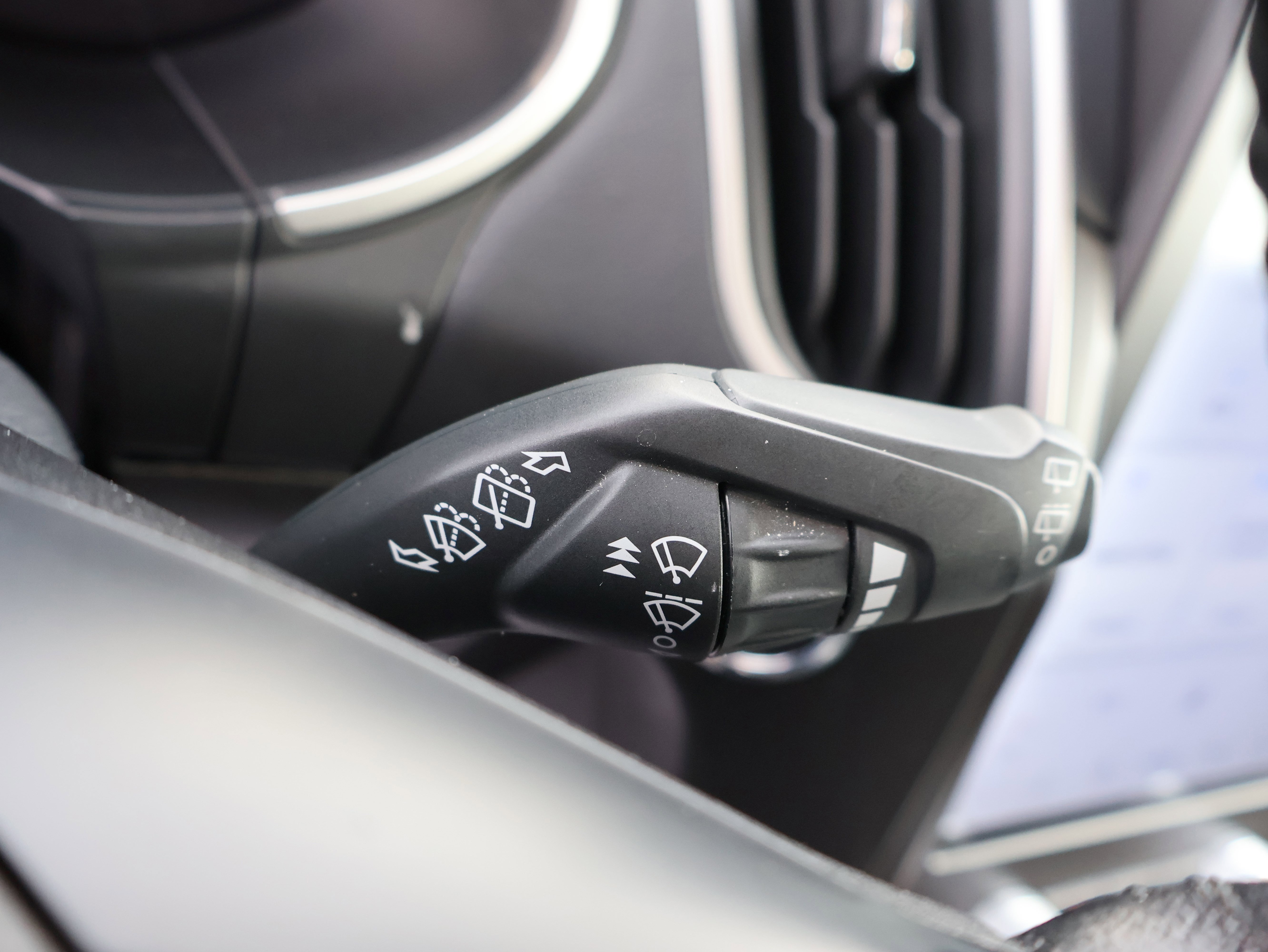 Used 2021 Ford Edge SEL image 34