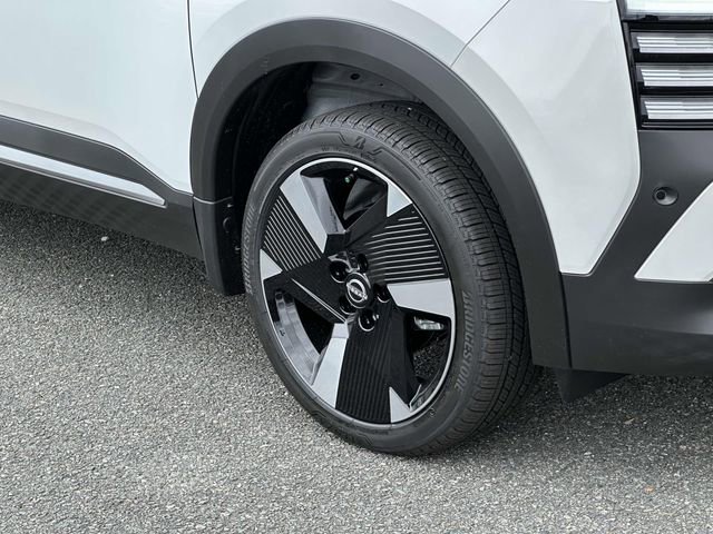 New 2025 Nissan Kicks SR FWD image 7