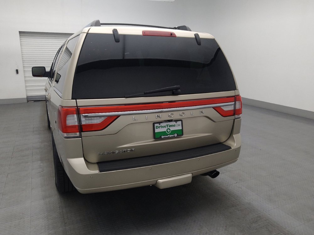 Used 2017 Lincoln Navigator Select RWD image 6