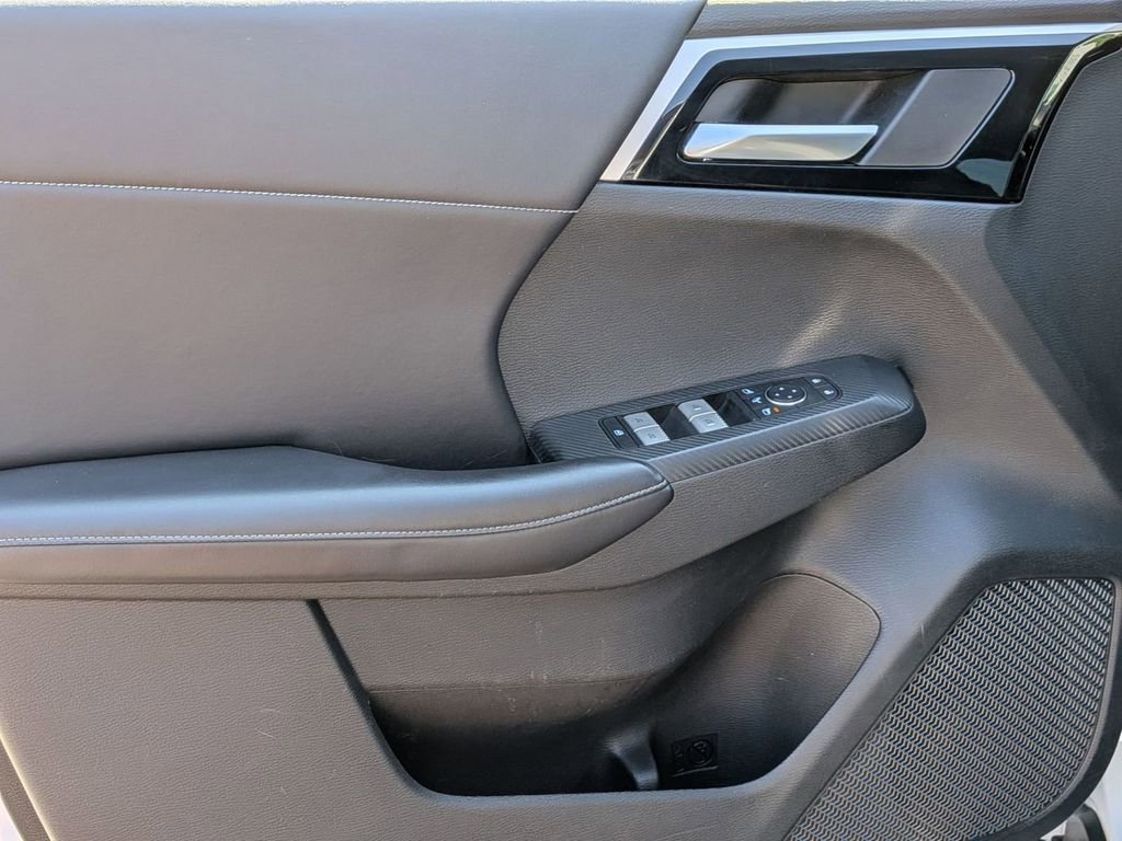 Used 2023 Mitsubishi Outlander SE Black Edition image 14