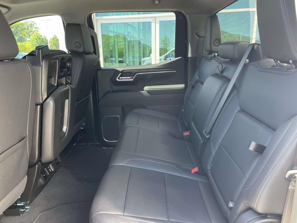 Used 2025 GMC Sierra 1500 SLT AWD/4WD image 11