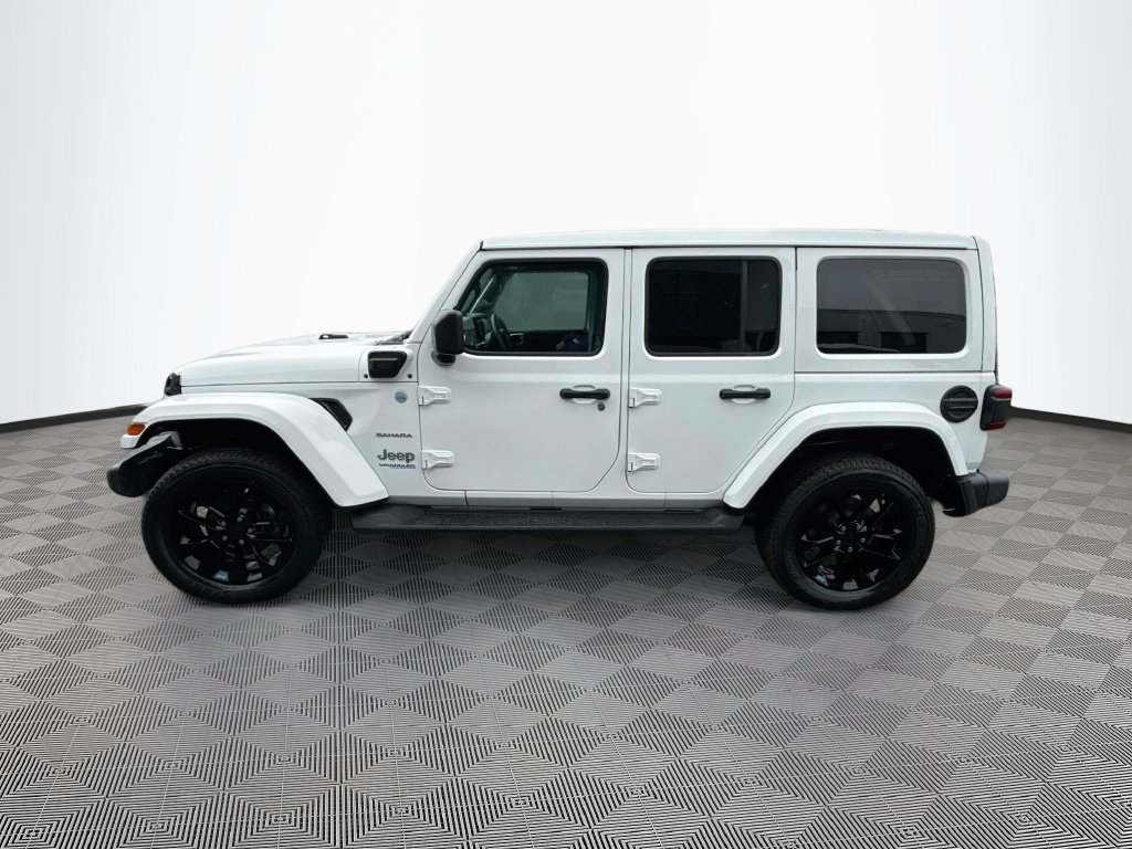 Used 2022 Jeep Wrangler Unlimited Sahara w/ Cold Weather Group AWD/4WD image 9