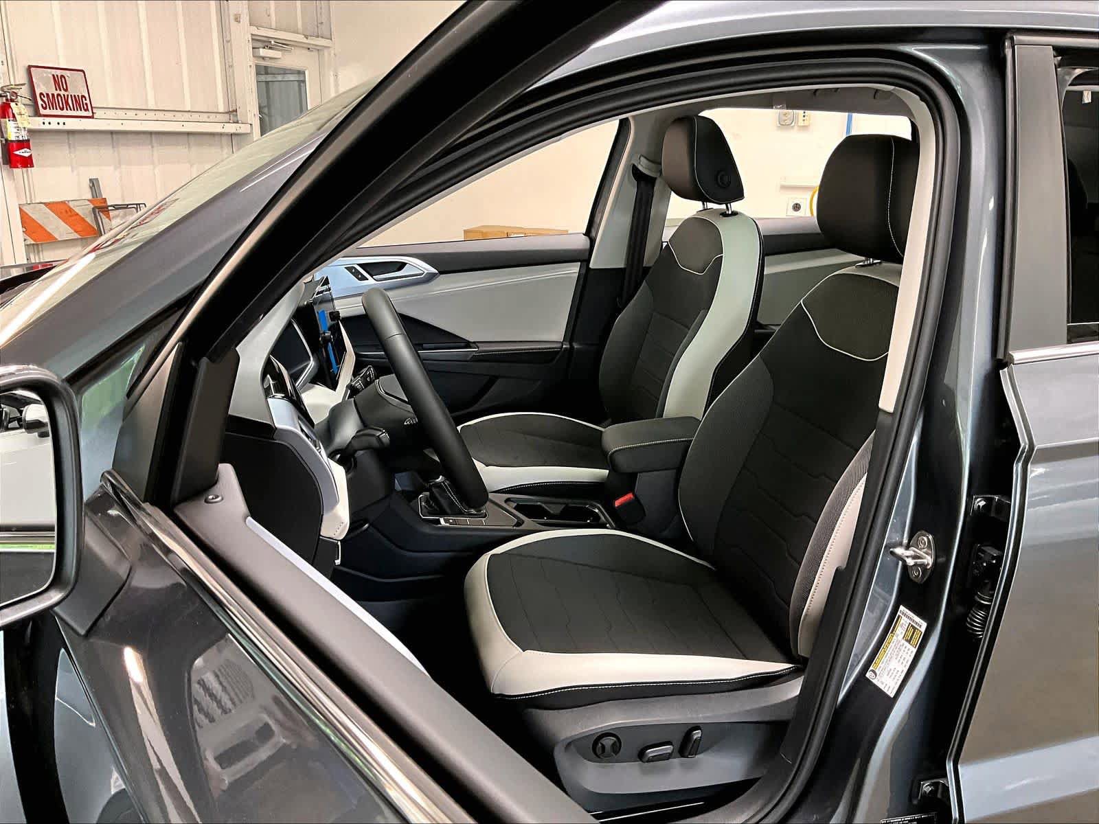 New 2026 Volkswagen Taos SE FWD image 11