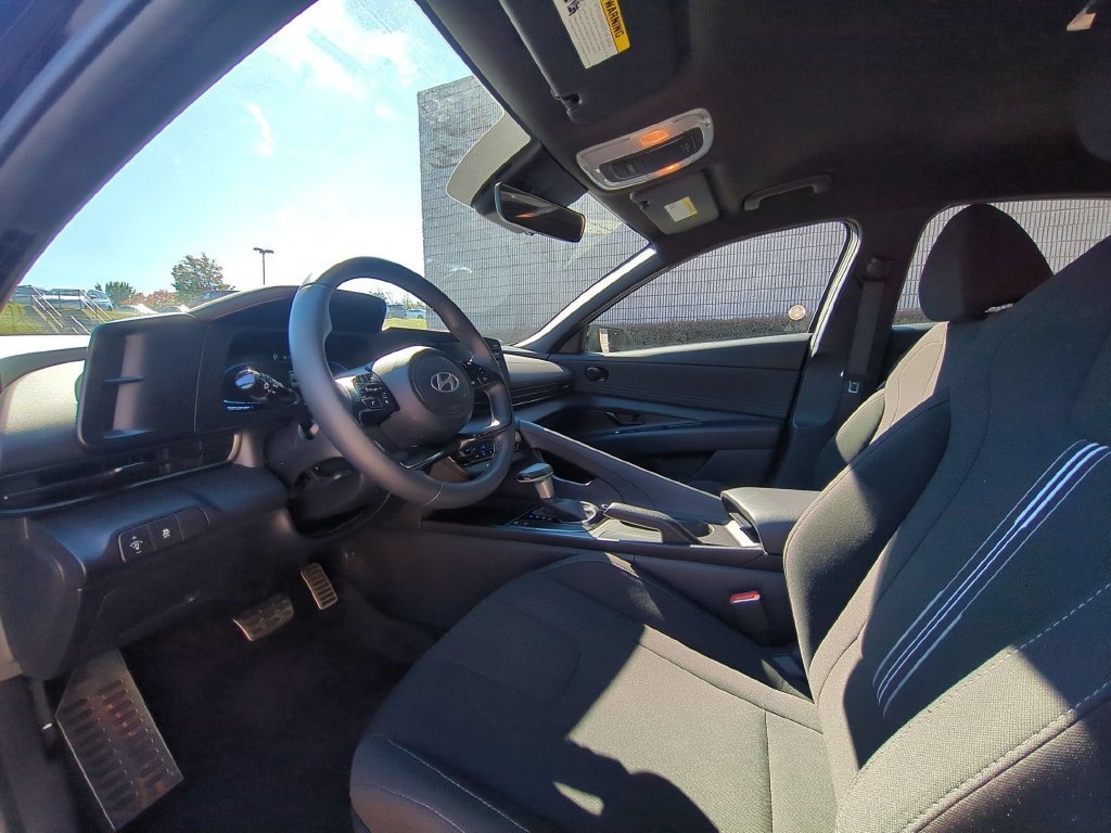 Used 2026 Hyundai Elantra Sport FWD image 15