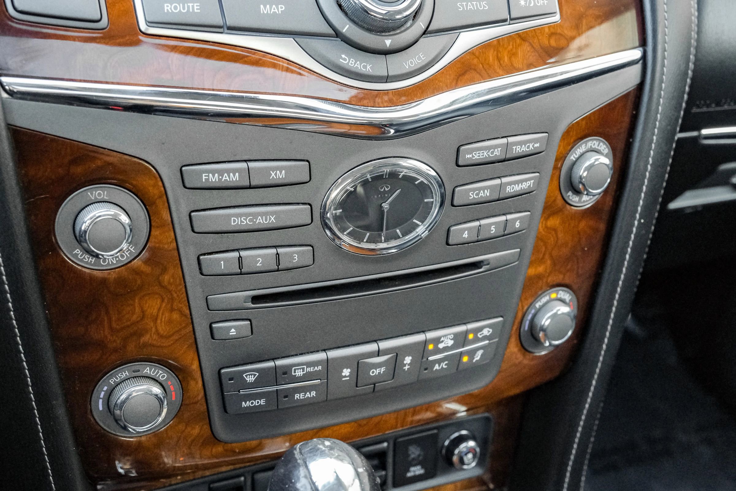 Used 2016 INFINITI QX80 4WD w/ Deluxe Technology Package image 32