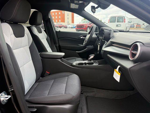 New 2026 Chevrolet Trax RS w/ Sunroof Package FWD image 3