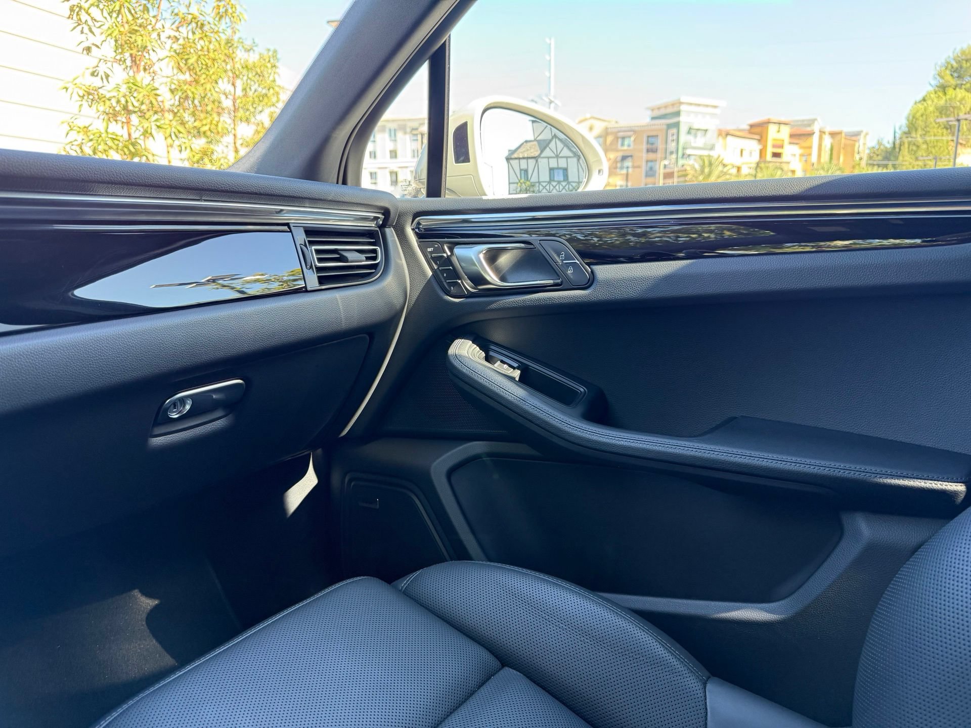 Used 2026 Porsche Macan S AWD/4WD image 24