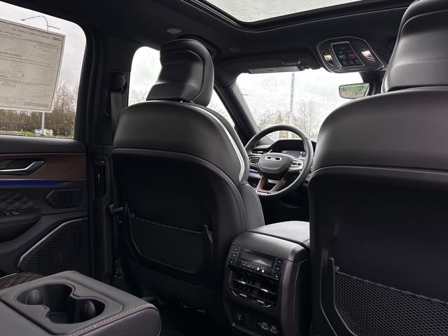 New 2025 Jeep Grand Cherokee Summit w/ Obsidian Package image 23