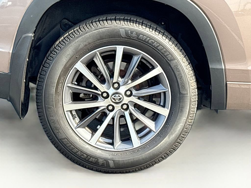 Used 2017 Toyota Highlander XLE AWD/4WD image 33