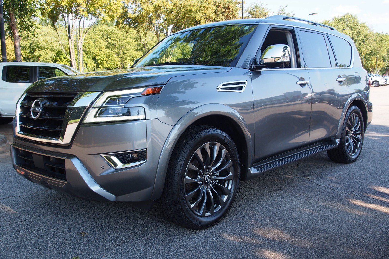 Used 2023 Nissan Armada Platinum w/ Captain's Chairs Package AWD/4WD image 3
