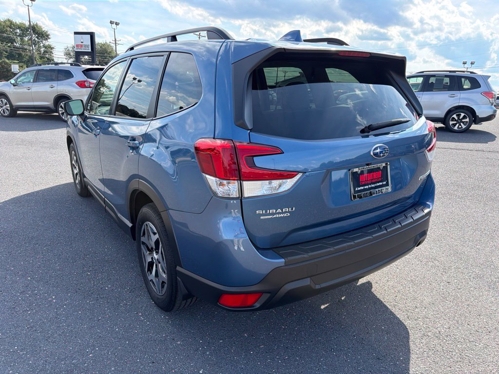 Used 2020 Subaru Forester Premium AWD/4WD image 3