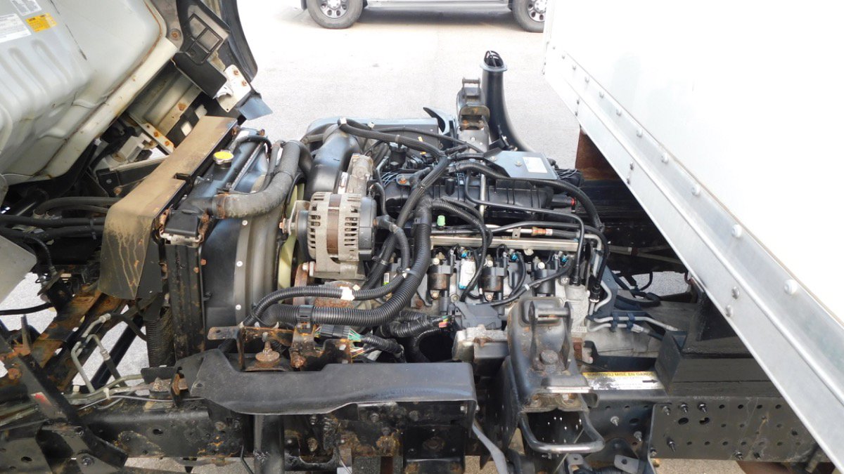 Used 2020 Isuzu NPR image 25