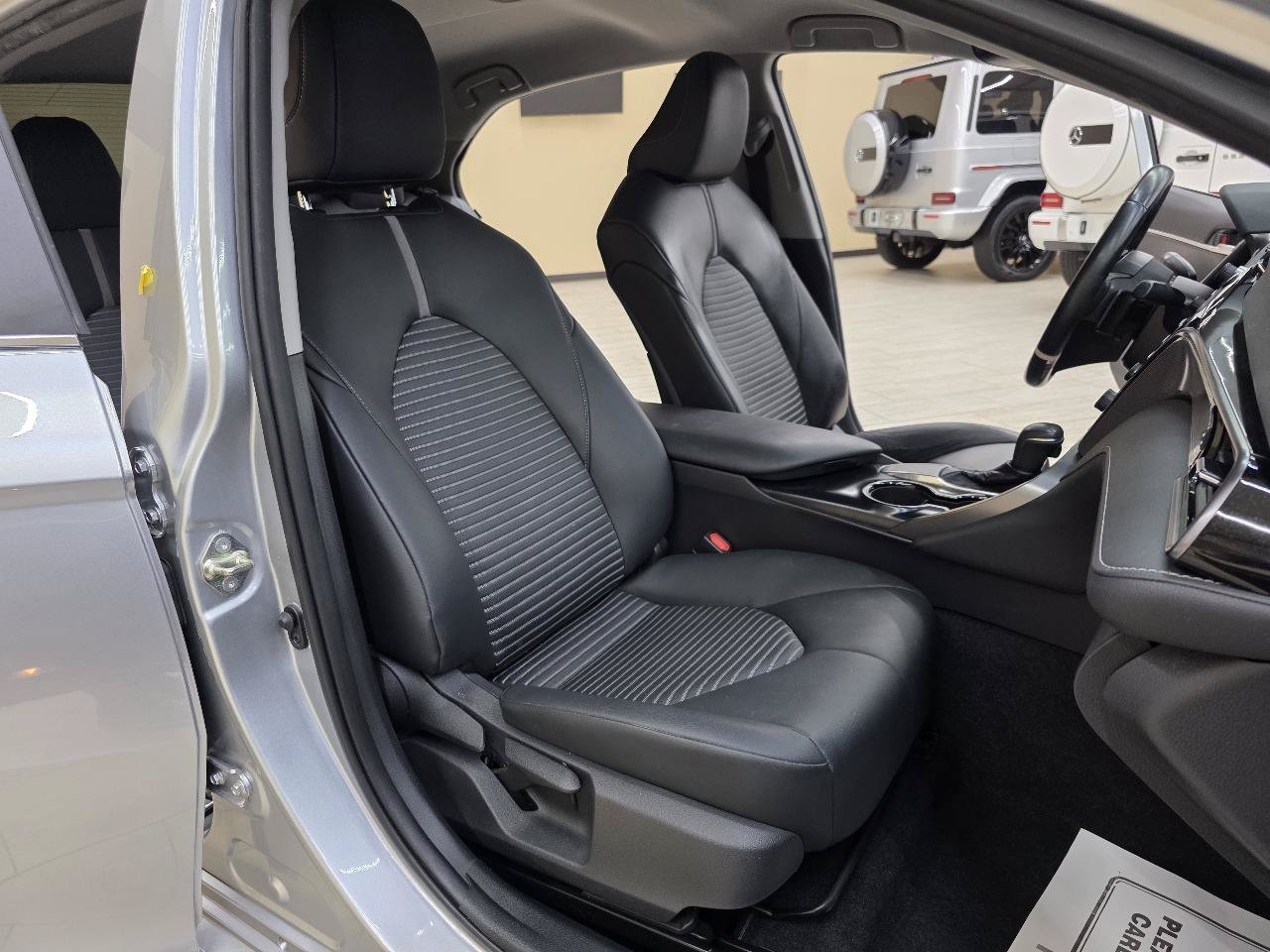 Used 2019 Toyota Camry SE w/ Convenience Package FWD image 19