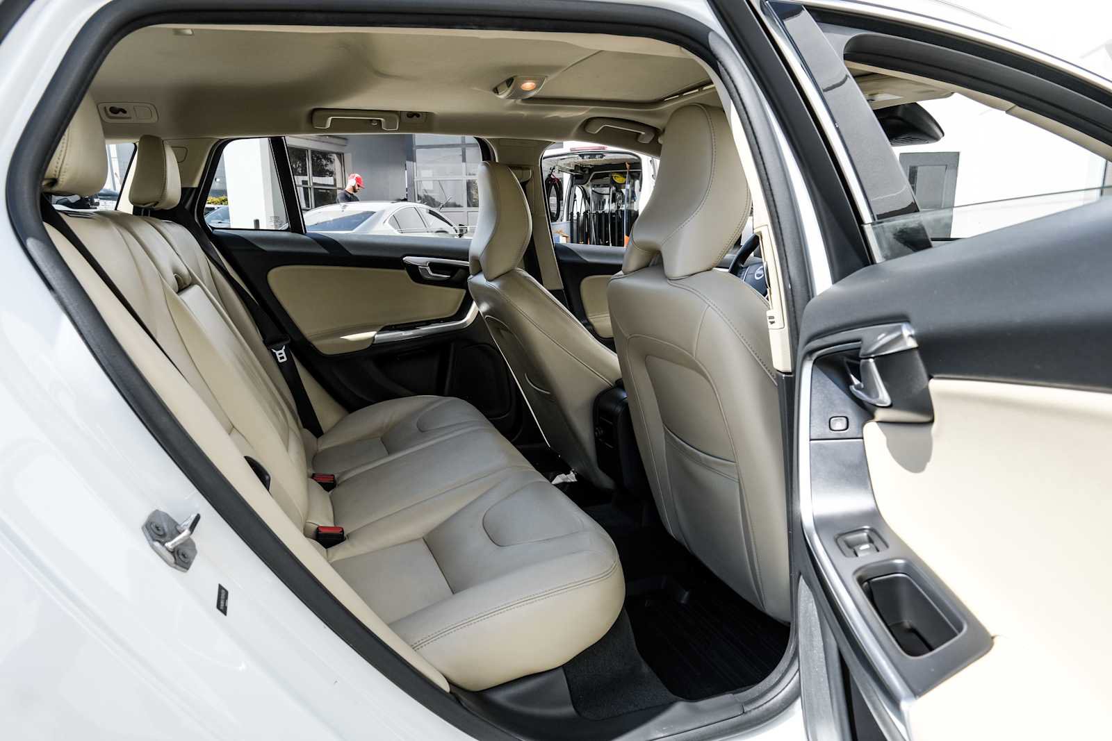 Used 2017 Volvo V60 T5 Premier w/ Convenience Package image 36