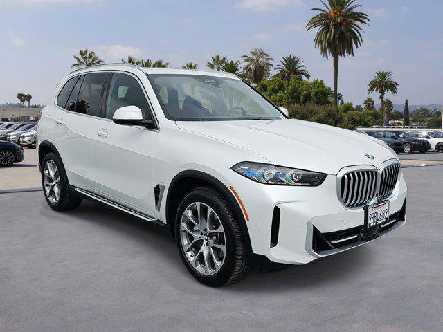 Used 2025 BMW X5 sDrive40i w/ Premium Package image 3