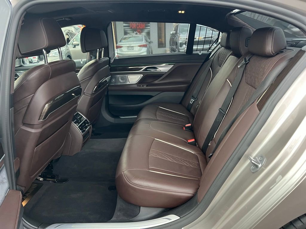 Used 2021 BMW 750i xDrive w/ Executive Package AWD/4WD image 16