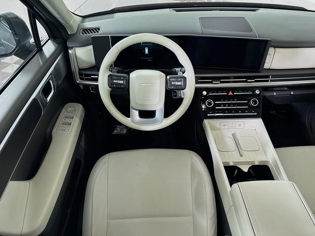 Used 2025 Hyundai Santa Fe SE image 4